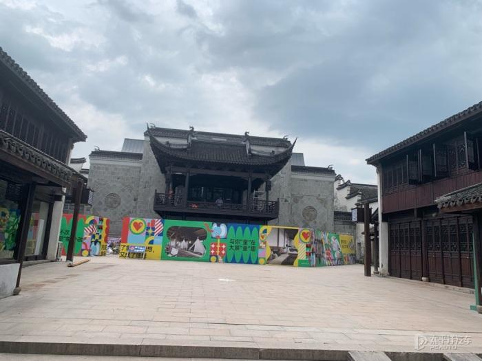 赵明:很荣耀在这样一个荣耀的时刻代表荣耀13000多名小伙伴领取这个奖励